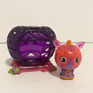 Zoobles Spring To Life Action Figure w Habitat House Toy Purple Pink